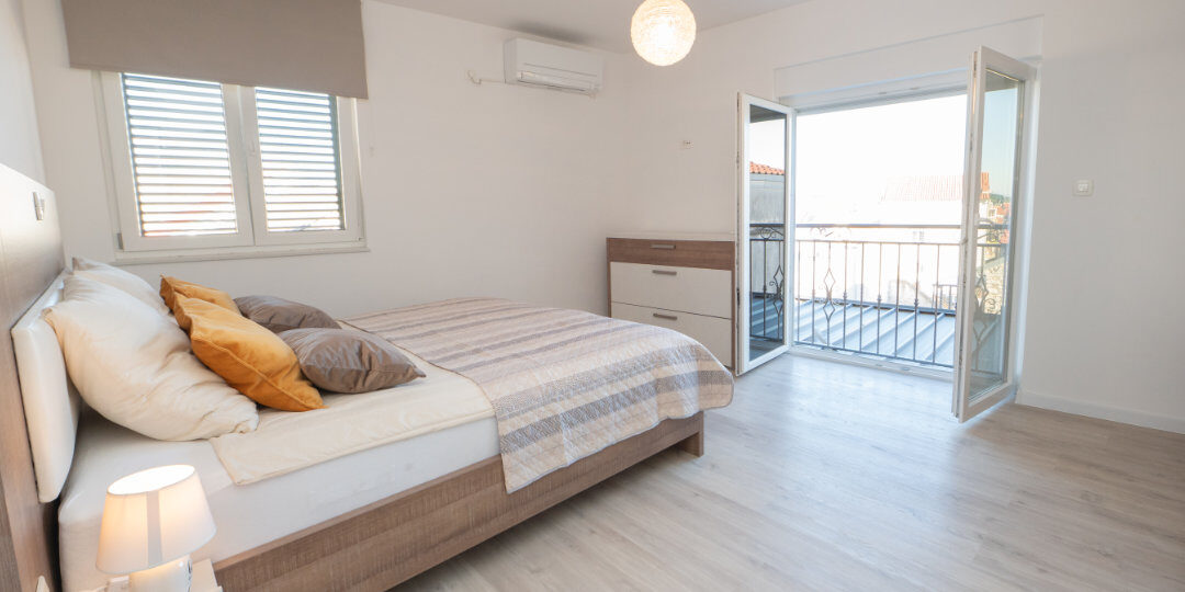 https://lidija.apartmani-vodice.com/wp-content/uploads/2016/06/bedroom-1-1080x540.jpg